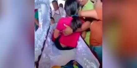 Una adolescente despierta dentro de su propio ataúd en Guatemala