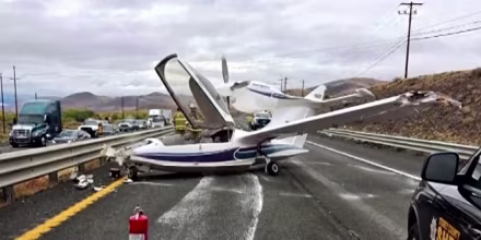 Avioneta se estrella en autopista de Nevada y causa el cierre de varios carriles