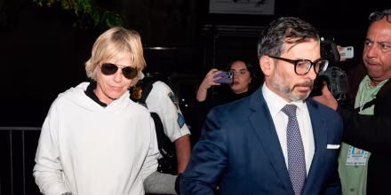 Selma Blair alega problemas médicos tras agresión en un vuelo de Delta