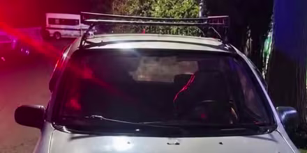 Hallan restos humanos dentro de un auto en México e investigan si son de dos jóvenes desaparecidos