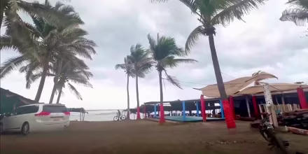 Cierran puertos y suspenden clases por el impacto del huracán Polo en México