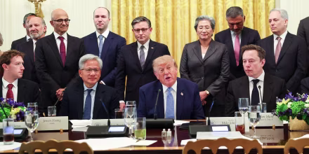 Trump ordena usar el término "superinteligencia" para referirse a la IA