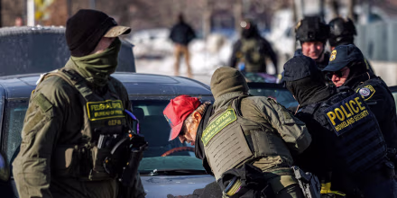 ICE arrestó a casi 51,000 inmigrantes en agosto, manteniendo ritmo récord