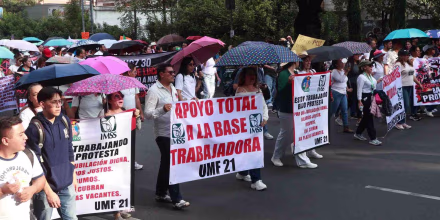 Trabajadores del IMSS protestan en las calles por falta de insumos, personal y bajos salarios