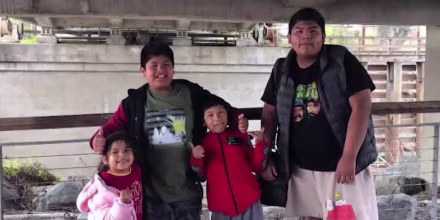 Cinco hermanos estadounidenses sobreviven solos tras la detención de su madre por ICE
