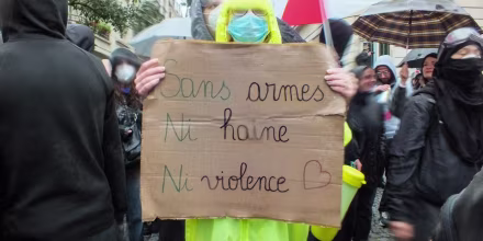 Cerca de 1,000 personas son detenidas en Francia durante nuevas protestas