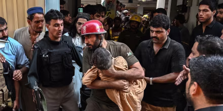 Casi 30 alumnos y su maestra mueren en escuela de Pakistán al caer el techo