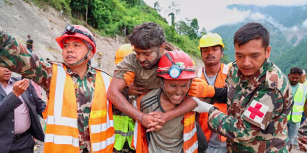 Nueve días bajo lodo: el dramático rescate de dos hombres en Nepal