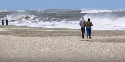 Un poderoso nor’easter amenaza Nueva York y Boston con lluvias e inundaciones