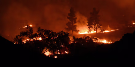 California está en alerta máxima por los incendios forestales y los fuertes vientos de Santa Ana