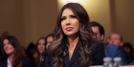 Kristi Noem solicita el divorcio a su esposo tras un matrimonio de 34 años