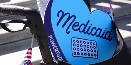 EE.UU. quitará la cobertura de Medicaid a miles de inmigrantes con estatus legal