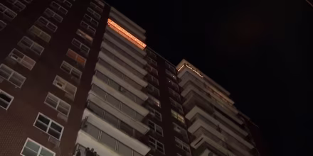 Investigan la muerte de una mujer que cayó de un piso 15 junto a su bebé en el Bronx