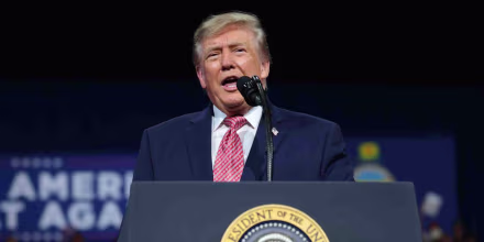 Trump anuncia $8,000 millones para agricultores a dos semanas de los comicios