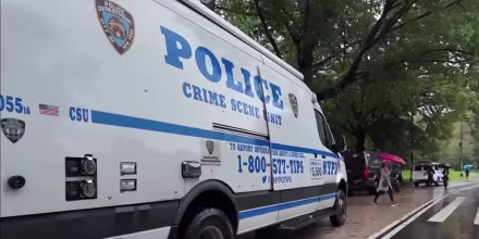 Acusan a un hombre hispano de asesinar a una mujer en el Parque Central de Nueva York