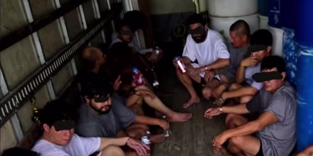 Encuentran a 21 migrantes indocumentados dentro de un camión en Texas