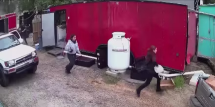 Cámara capta a empleadas de una taquería corriendo mientras ICE las persigue