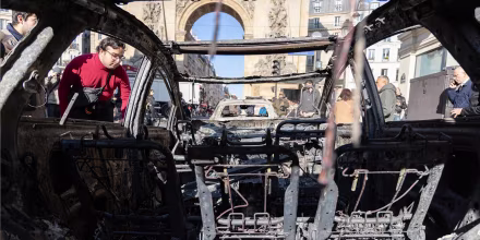 Macron condena los saqueos y disturbios durante las protestas en Francia