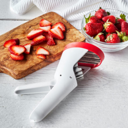 Chef&#039;n Hand-Held Strawberry Slicester