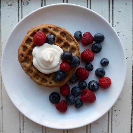 Waffles with ricotta, mascarpone and berries