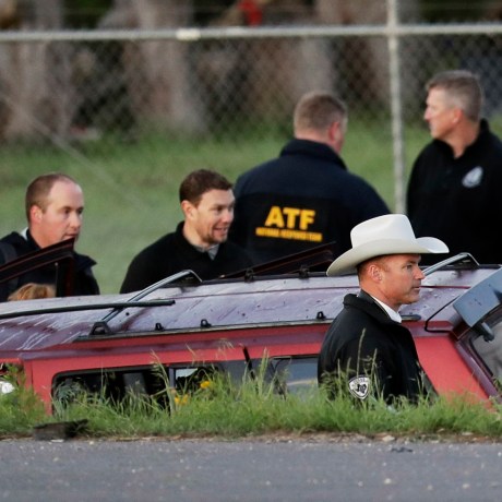 Image: Officials investigate the scene in Round Rock, Texas