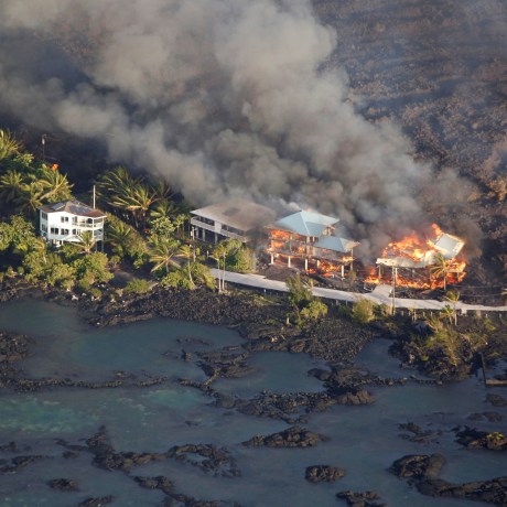 Image: Lava destroys homes in the Kapoho area, east of Pahoa