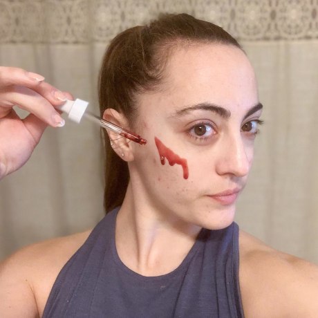 Illustration of Danielle Murphy useing the Ordinary's Peeling Solution