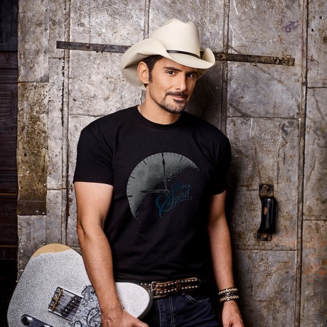 Brad Paisley is performing live on TODAY.