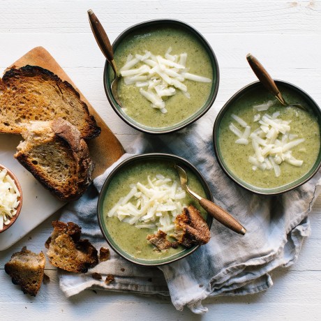 Cheesy White Bean and Broccoli Soup