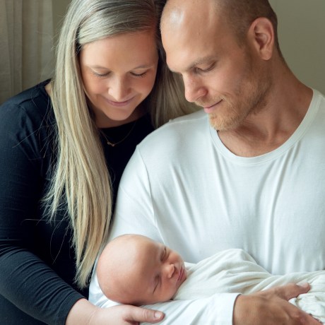 Image: Kate and Brandon Movitz hold their newborn, Pierce, in 2020.