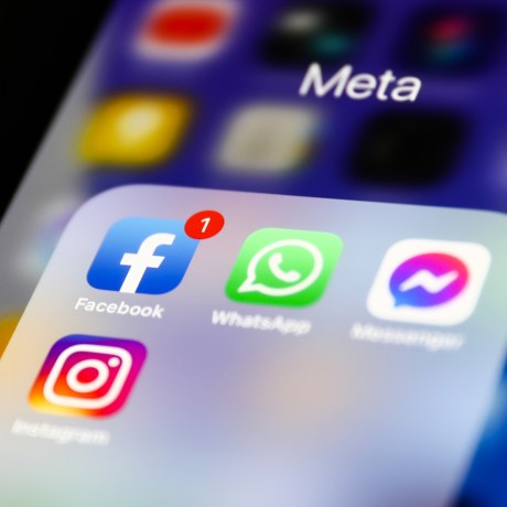 Facebook, WhatsApp, Messenger, and Instagram icons displayed on a phone screen.