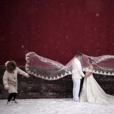 Image: Couple poses for a wedding photo shoot amid snowfall at the Imperial Ancestral Temple in Beijing