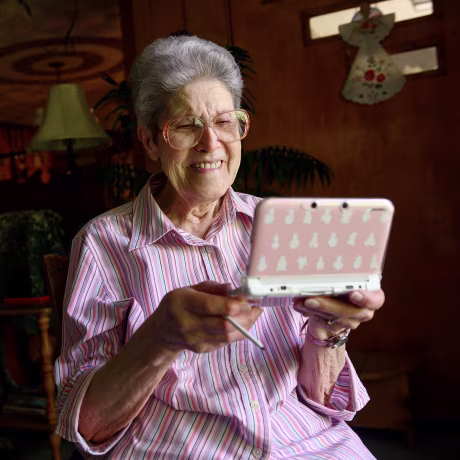 Image: Audrey Buchanan, 88, plays \"Animal Crossing\" on her pink Nintendo 3DS XL in her living room at her home in Berlin
