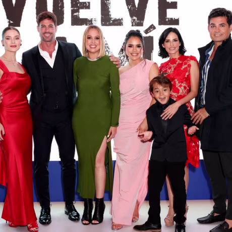 Elenco de 'Vuelve a Mí' en la premiere en Miami