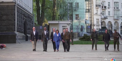 Ukrainian civilians evacuated from Mariupol’s steel plant 15