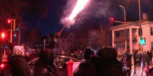 Violent clashes in Minneapolis over ICE operations插图2