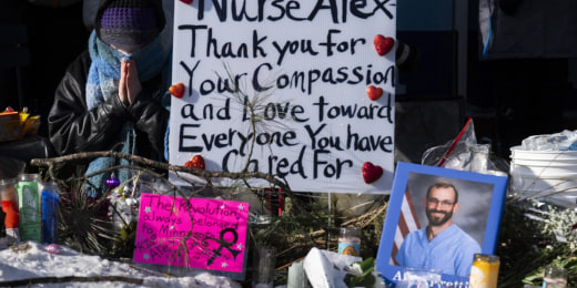 Video shows moments leading up to fatal shooting by federal officer in Minneapolis插图5