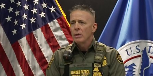 Video shows moments leading up to fatal shooting by federal officer in Minneapolis插图3