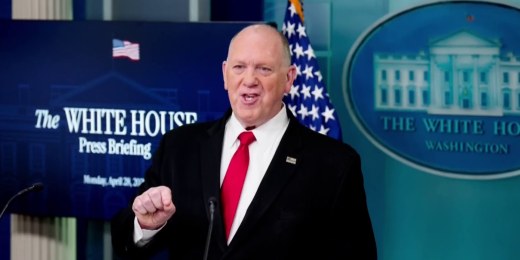 Man sprays substance at Rep. Ilhan Omar during town hall in Minneapolis插图4