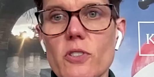 Anti-ICE protesters clash with federal officers插图2 Anti-ICE protesters clash with federal officers插图2