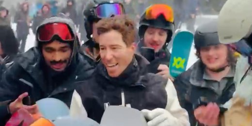 Anti-ICE protesters clash with federal officers插图3 Anti-ICE protesters clash with federal officers插图3