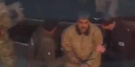 Maduro transported to Manhattan courthouse 3 f vert brk maduro courthouse 260105.00 01 14 27.Still002 11t70v