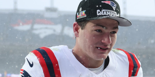 ‘Heated Rivalry’ stars carry the Winter Olympic torch插图1 ‘Heated Rivalry’ stars carry the Winter Olympic torch插图1