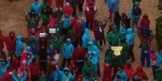 Families hold protest inside Texas detention facility插图2