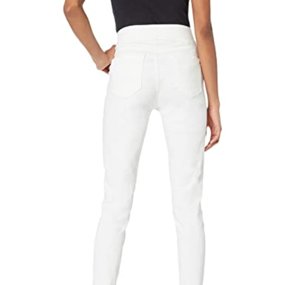 Amazon Essentials Women&#039;s Stretch Pull-On Jegging (Available in Plus Size), White, 6