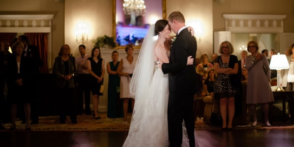 Romantic real wedding in Pittsburgh stays 'simple, traditional'