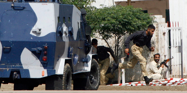 Pakistan police attacked