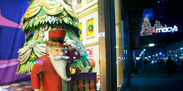 Storefronts show off holiday spirit
