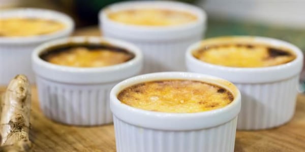 Ginger-lemon crème brûlée