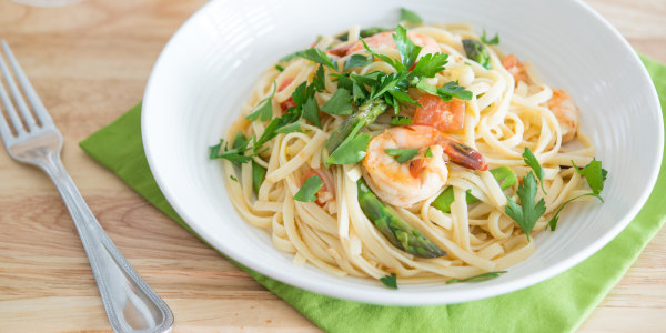 Shrimp Linguine with White Wine, Tomatoes and Asparagus 